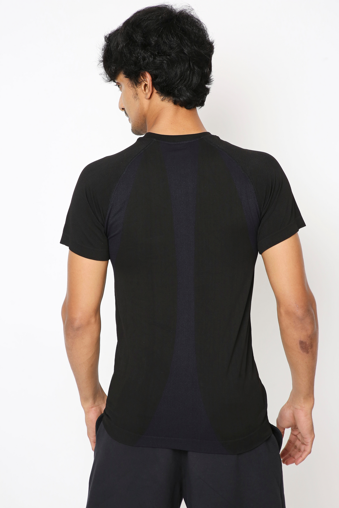 Seamless Performance Tee / Body-Fit