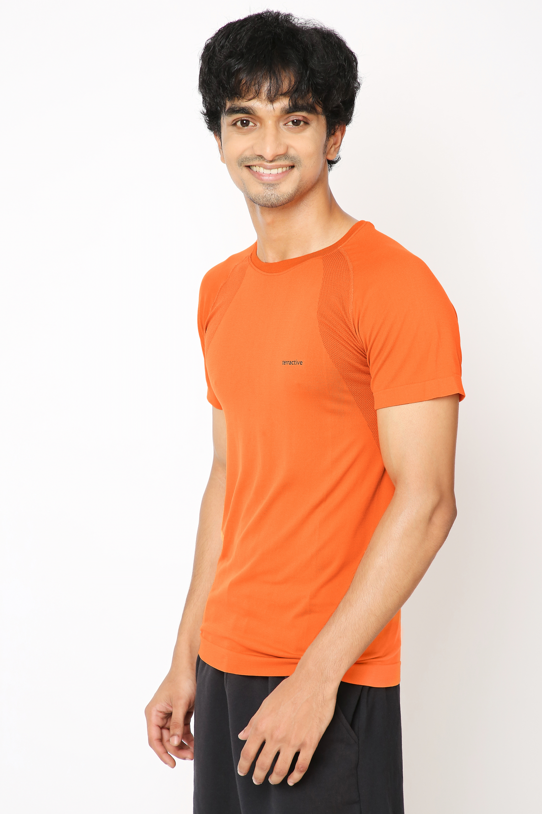 Seamless Performance Tee / Body-Fit