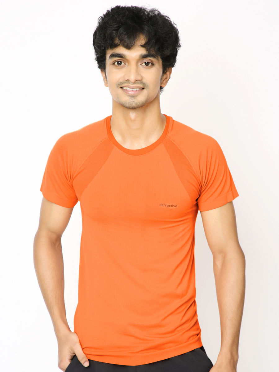 Seamless Performance Tee / Body-Fit