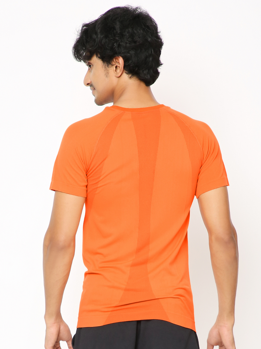 Seamless Performance Tee / Body-Fit