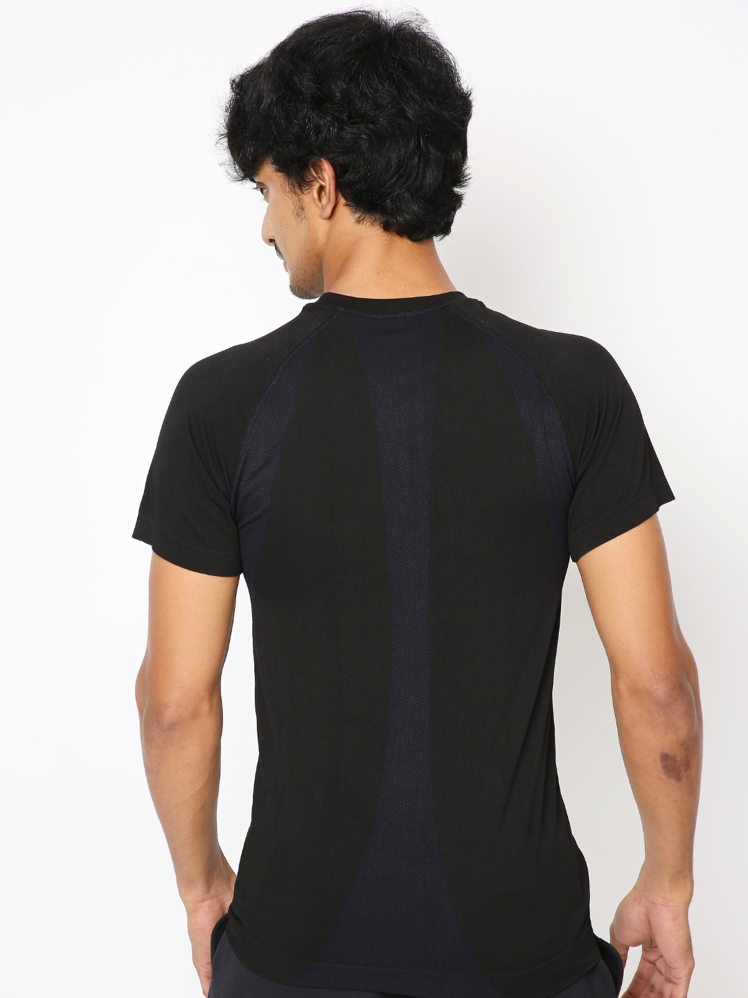 Seamless Performance Tee / Body-Fit